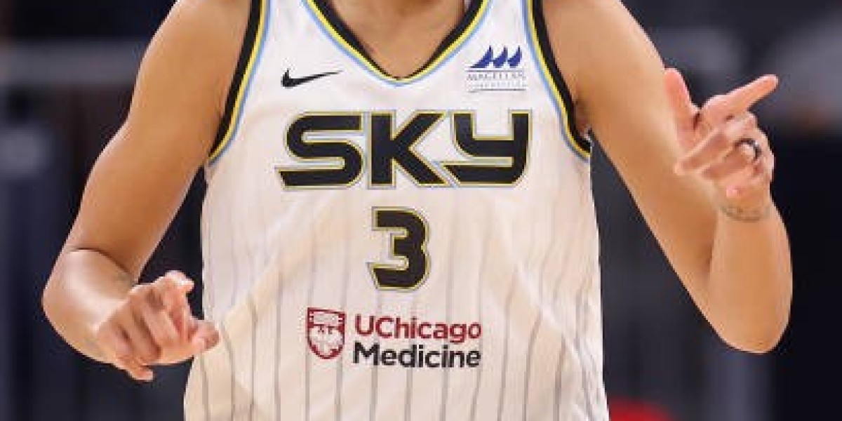 Vandersloot donating $10 for every support toward DonorChoose