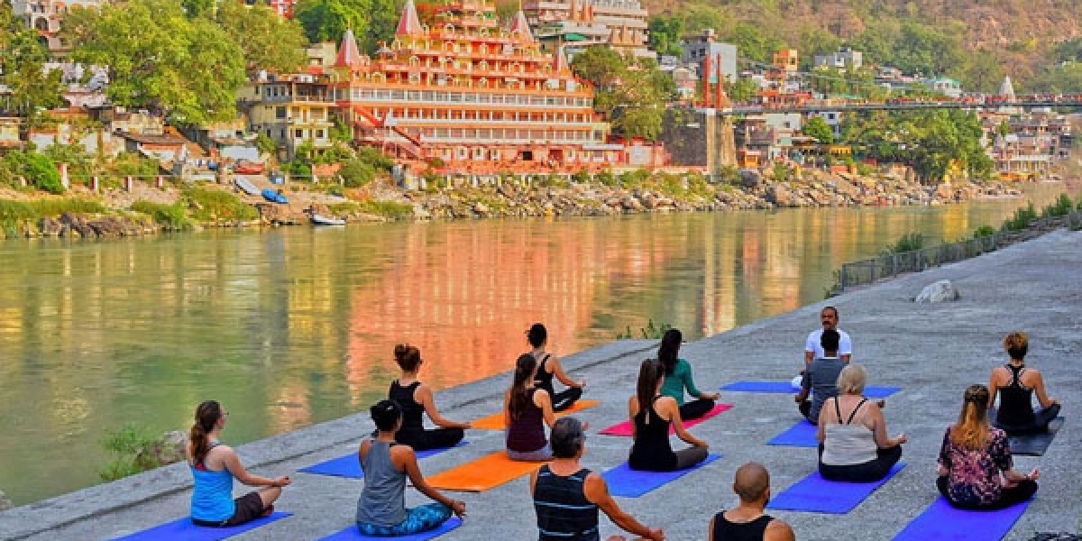 Traditional Yoga Retreat in Rishikesh: Authentic Himalayan Experience