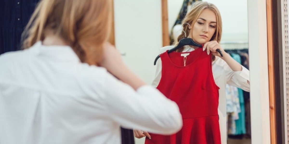 Revolutionizing Fashion Retail: The Role of AI in Creating a Virtual Shopping Experience