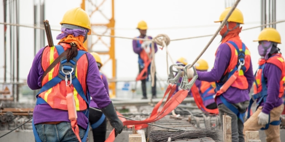 Expert Fall Protection Training in Calgary — Safeguard Yourself with Essential Skills & Certification
