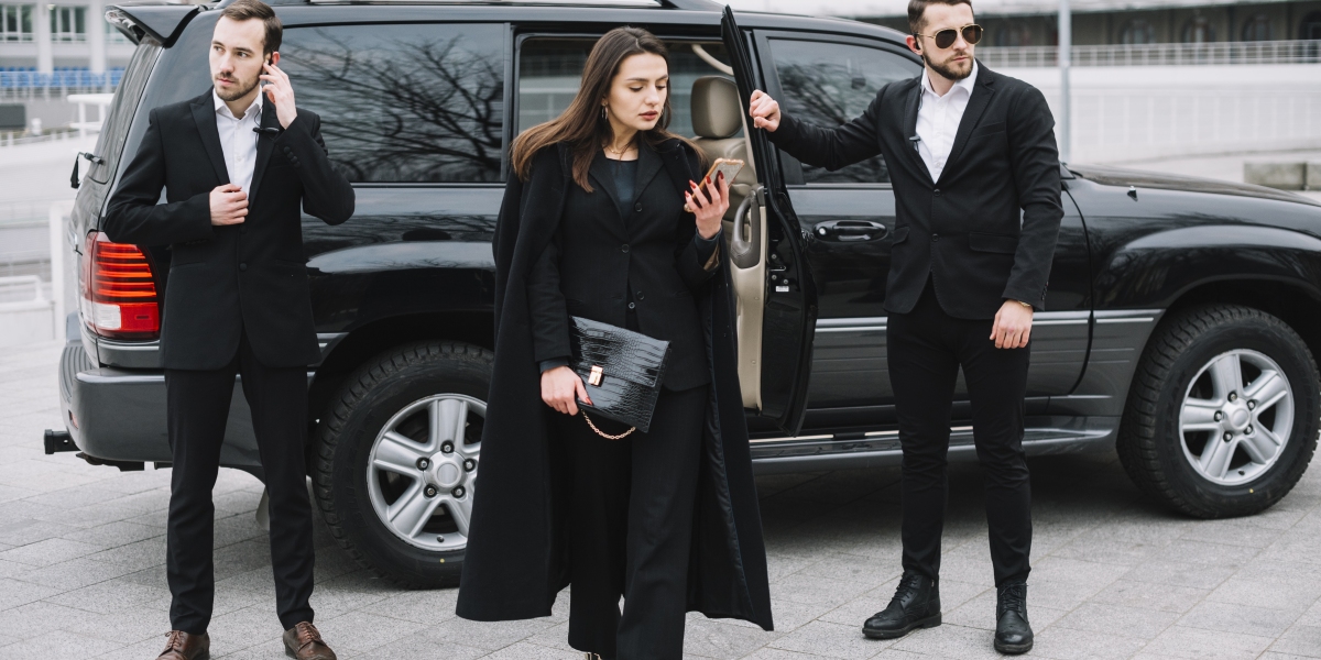 Navigating Qatar's Desert Excursions with a Rented Bus