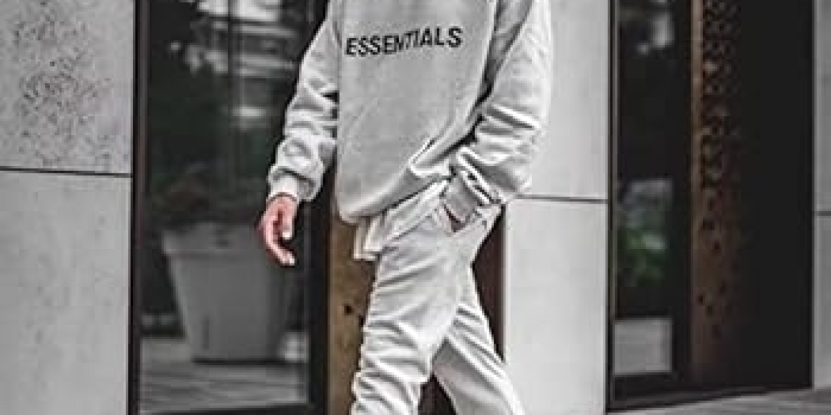 Essentials Tracksuit: A Modern Fashion Staple for Every Occasion