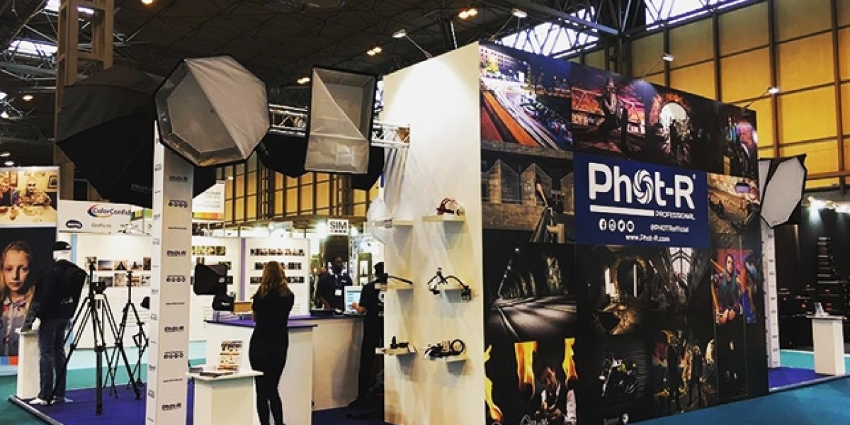 How Lighting Shapes the Impact of Bespoke Exhibition Stand Designs